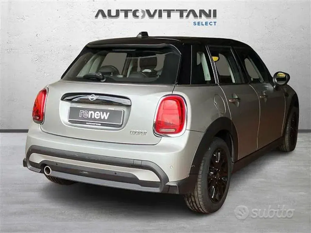 Używany Mini Cooper Essential 136 KM (100 kW) 2024 Szary Hatchback