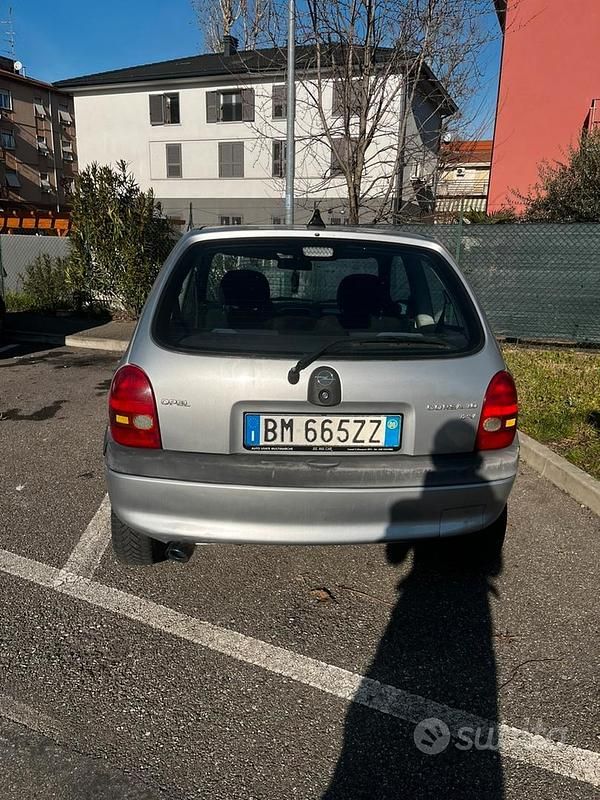 Usata Opel Corsa 54 CV (39 kW) 2000 Grigio Utilitaria