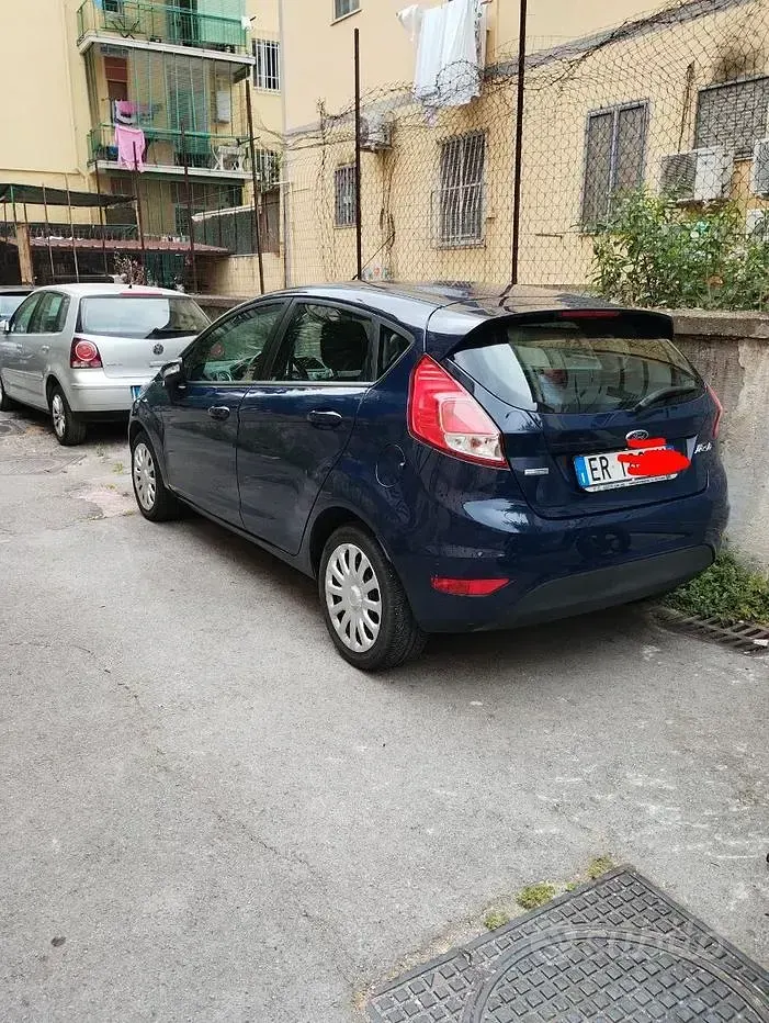 Usata Ford Fiesta 75 CV (55 kW) 2013 Bluazzurro Utilitaria