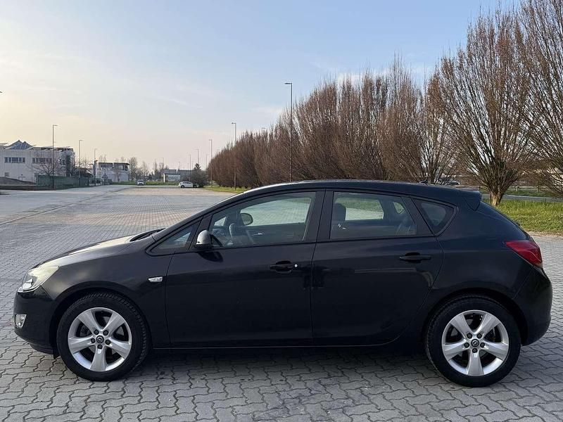Usata Opel Astra 110 CV (80 kW) 2011 Other Berlina