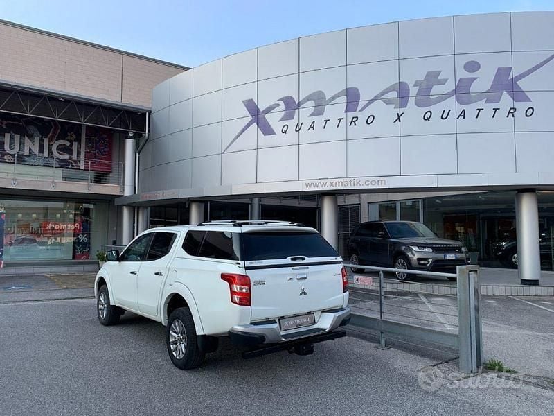 Usata Mitsubishi L200 Intense 181 CV (133 kW) 2017 Bianco pastello Pick-up