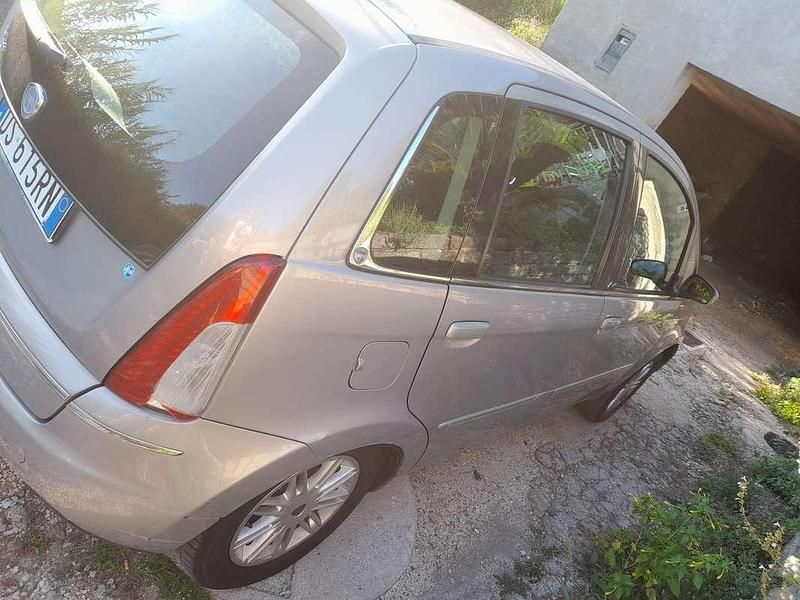 Usata Lancia Musa 77 CV (56 kW) 2009 Grigio Monovolume