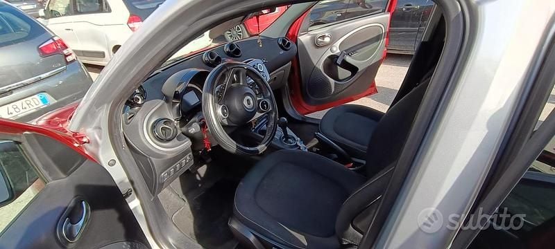 Usata Smart ForFour Passion 71 CV (52 kW) 2016 Rosso Utilitaria