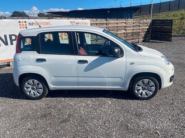 Usata Fiat Panda Lounge 69 CV (50 kW) 2016 Bianco Utilitaria