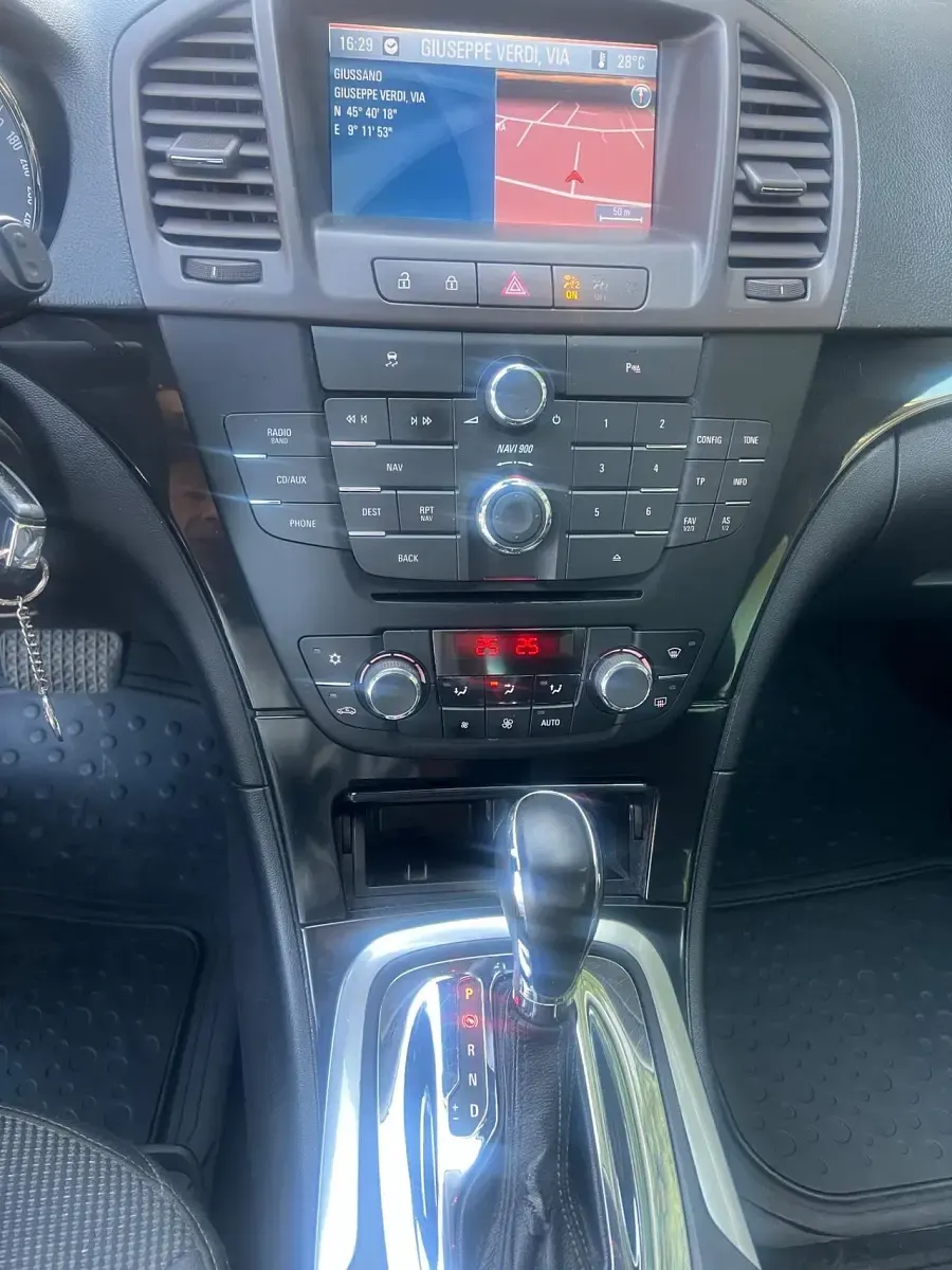 Usata Opel Insignia 160 CV (117 kW) 2012 Bianco Station wagon