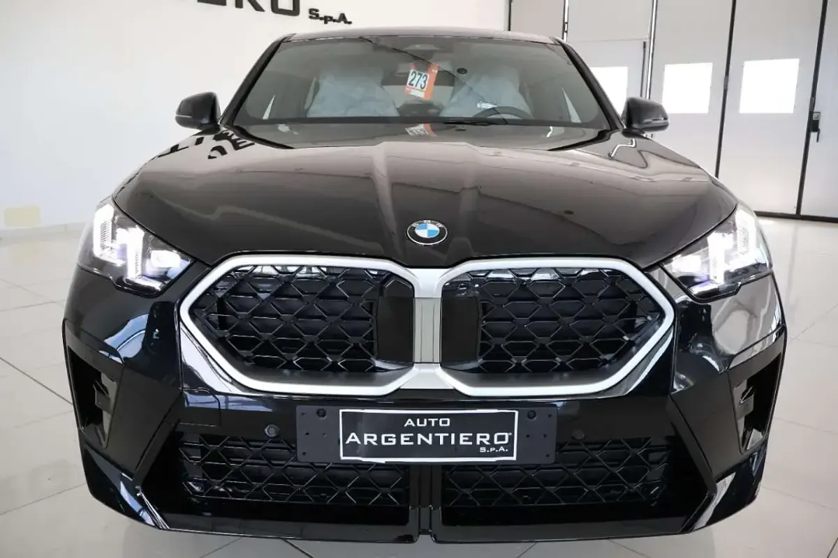 Nuova BMW X2 M Sport 156 CV (114 kW) 2026 Black shapphire met SUV