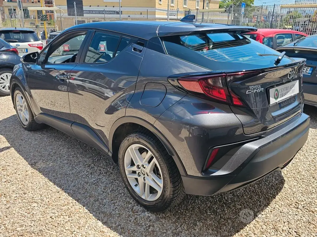 Second-hand Toyota C-HR Business Edition 98 CP (72 kW) 2021 Gri SUV