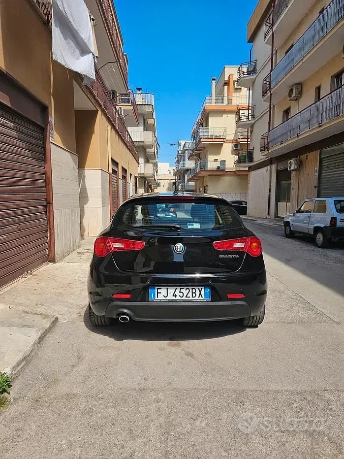 Usata Alfa Romeo Giulietta Distinctive 120 CV (88 kW) 2017 Nero Utilitaria