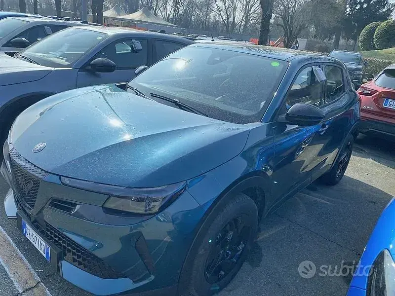 Usata Alfa Romeo Junior 145 CV (106 kW) 2025 Blu/azzurro SUV