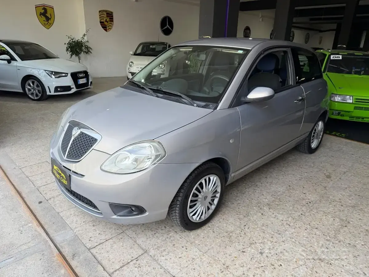 Usata Lancia Ypsilon 75 CV (55 kW) 2008 Marrone Utilitaria