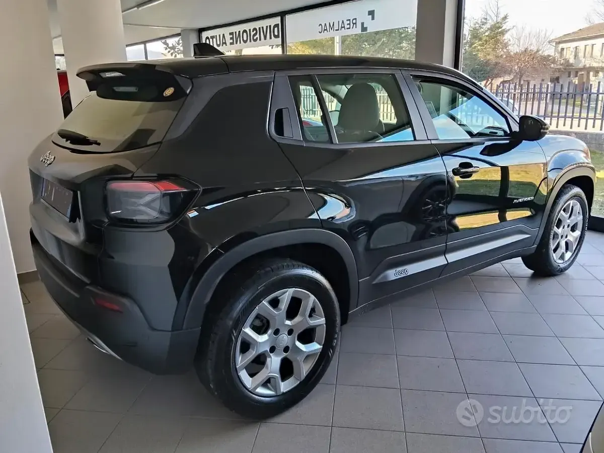 Usata Jeep Avenger Altitude 101 CV (74 kW) 2023 Nero SUV