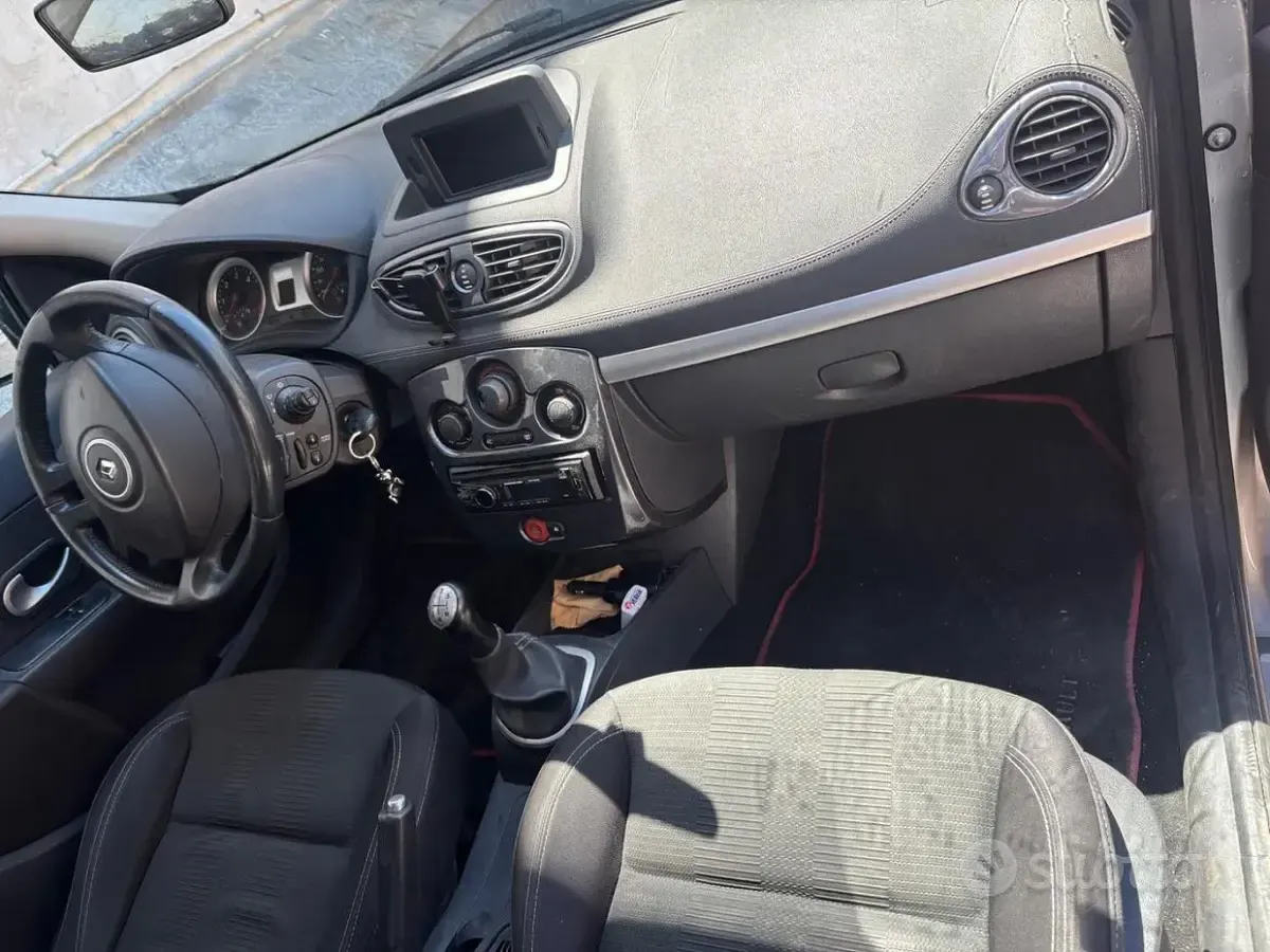 Usata Renault Clio III 64 CV (47 kW) 2010 Nero Berlina
