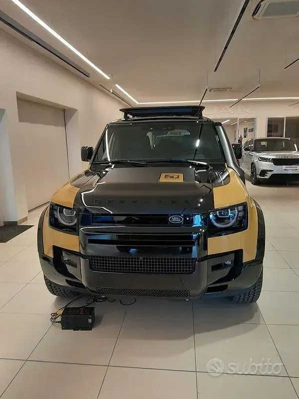 Nuova Land Rover Defender 349 CV (256 kW) 2026 Giallo SUV