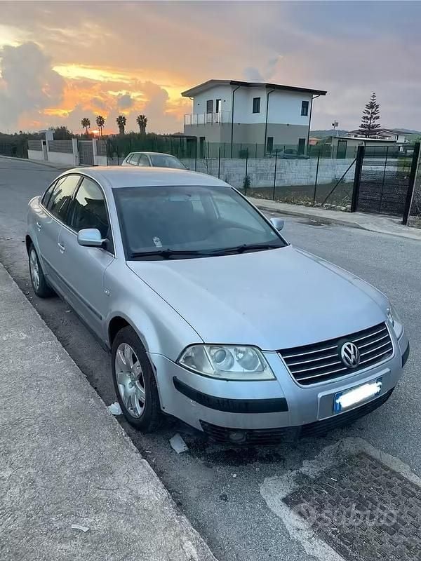 Usata VW Passat 130 CV (95 kW) 2001 Marrone Berlina