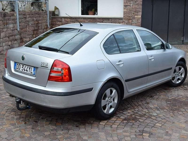 Usata Skoda Octavia Ambiente 105 CV (77 kW) 2007 Argento Berlina