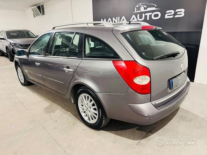 Usata Renault Laguna III 150 CV (110 kW) 2009 Grigio Station wagon