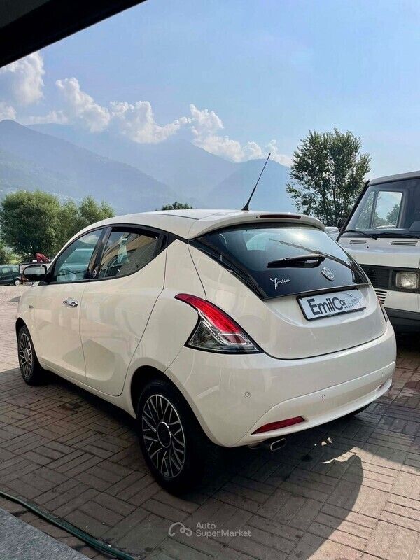 Usata Lancia Ypsilon 69 CV (50 kW) 2019 Bianco Utilitaria