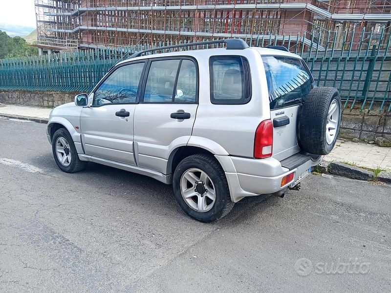 Usata Suzuki Grand Vitara 108 CV (79 kW) 2001 Grigio SUV