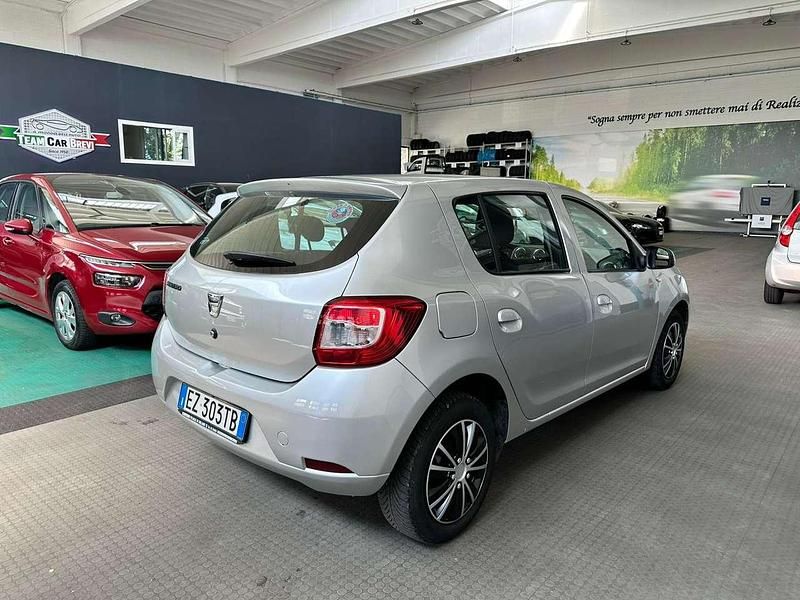 Usata Dacia Sandero Lauréate 75 CV (55 kW) 2015 Argento Berlina
