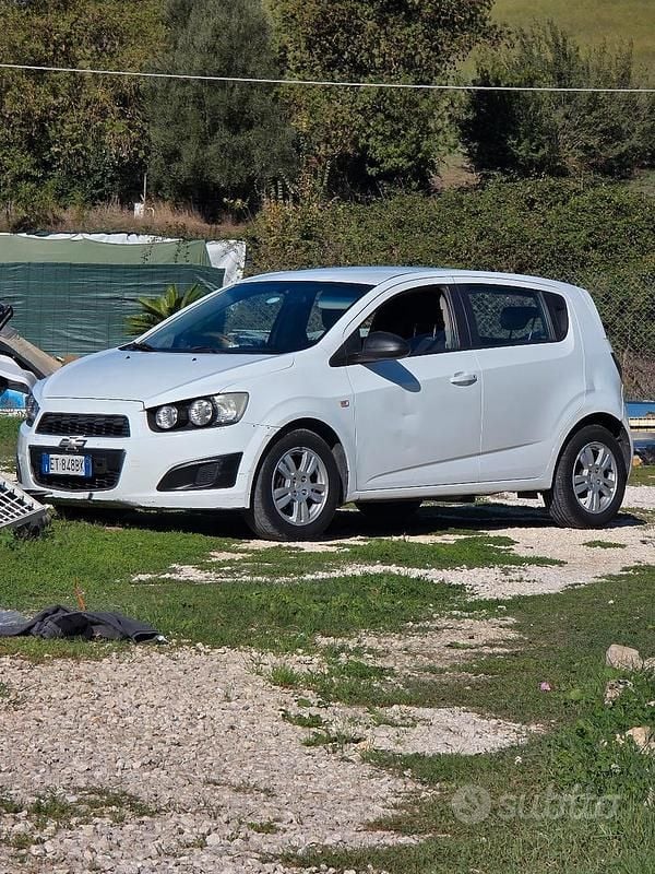 Usata Chevrolet Aveo 86 CV (63 kW) 2013 Bianco Utilitaria