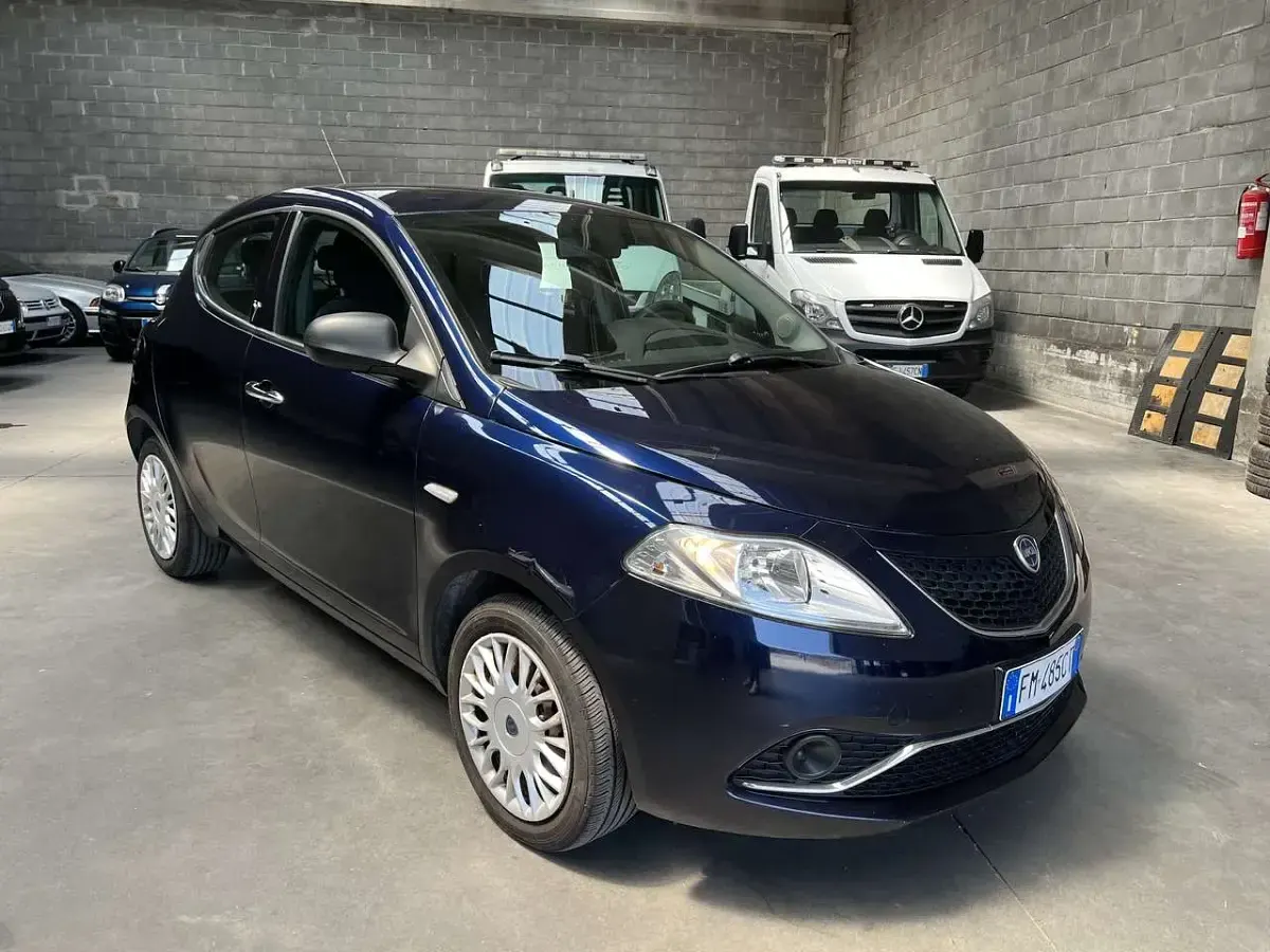 Usata Lancia Ypsilon Gold 69 CV (50 kW) 2017 Other Utilitaria