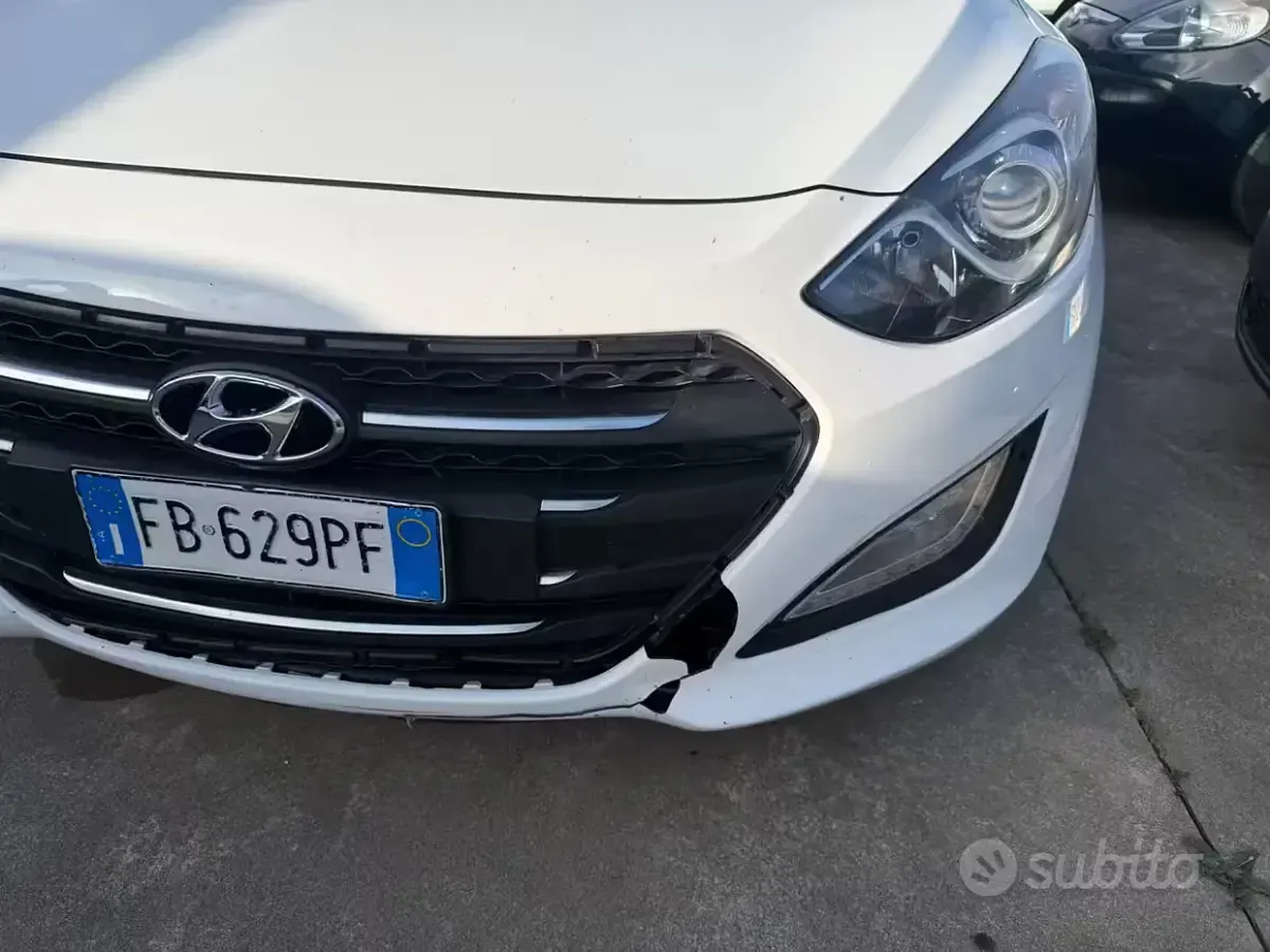 Occasion Hyundai i30 Comfort 110 PK (80 kW) 2015 Beige Sedan