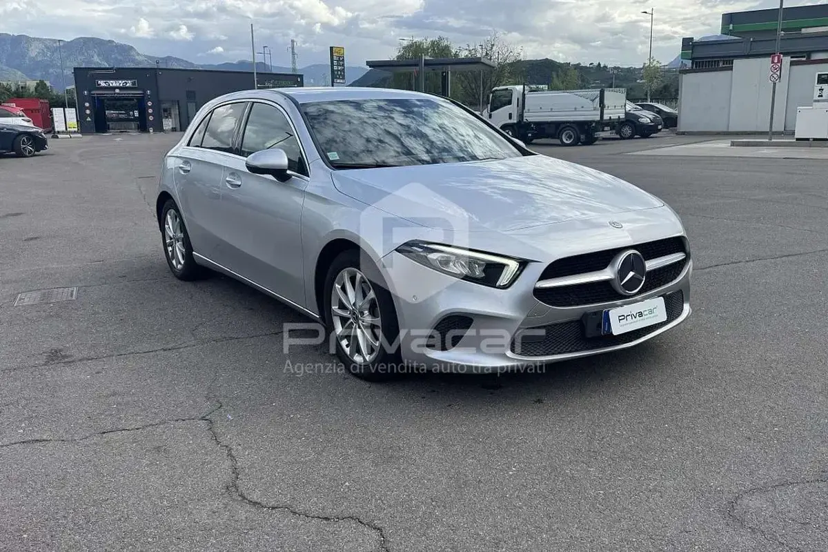 Usata Mercedes A200 163 CV (119 kW) 2018 Grigio Utilitaria