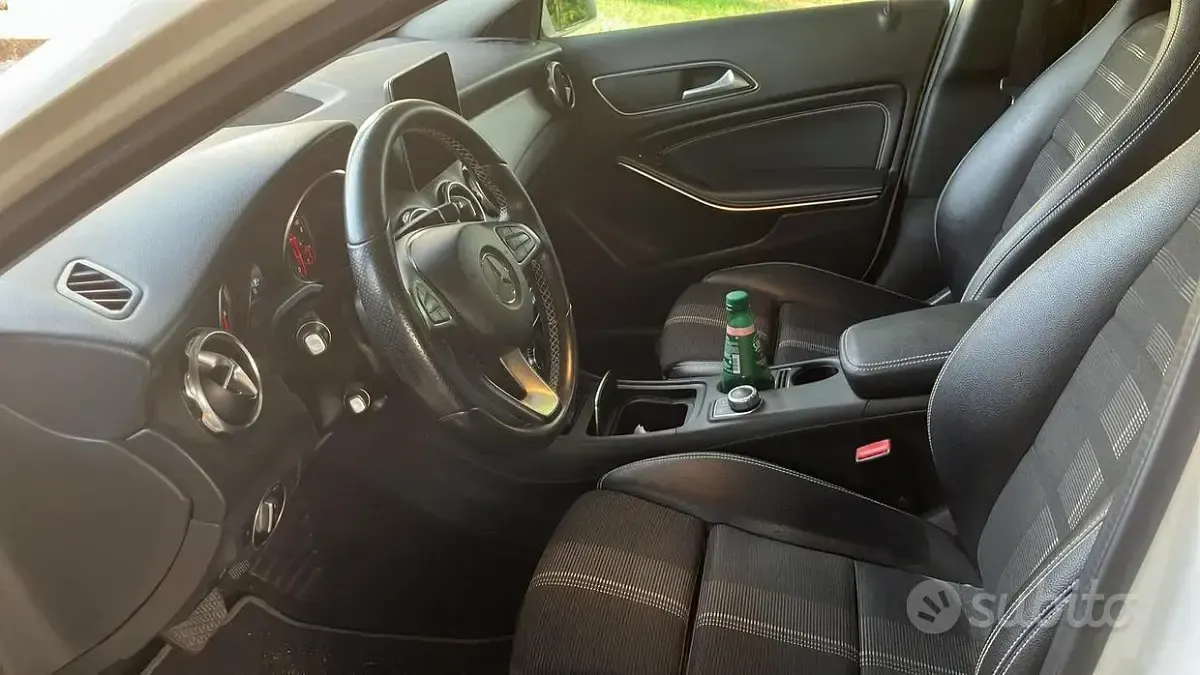 Usata Mercedes GLA200 136 CV (100 kW) 2018 Bianco SUV