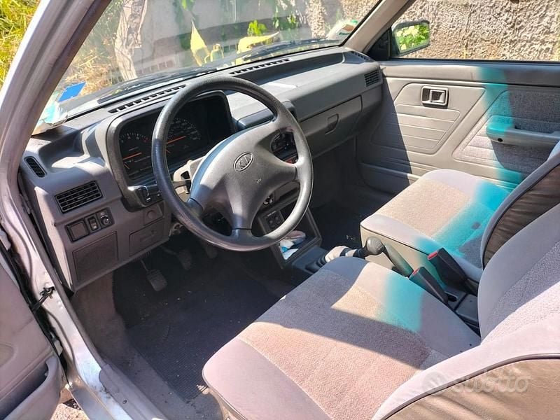 Käytetty Kia Pride 1998 Harmaa Sedan
