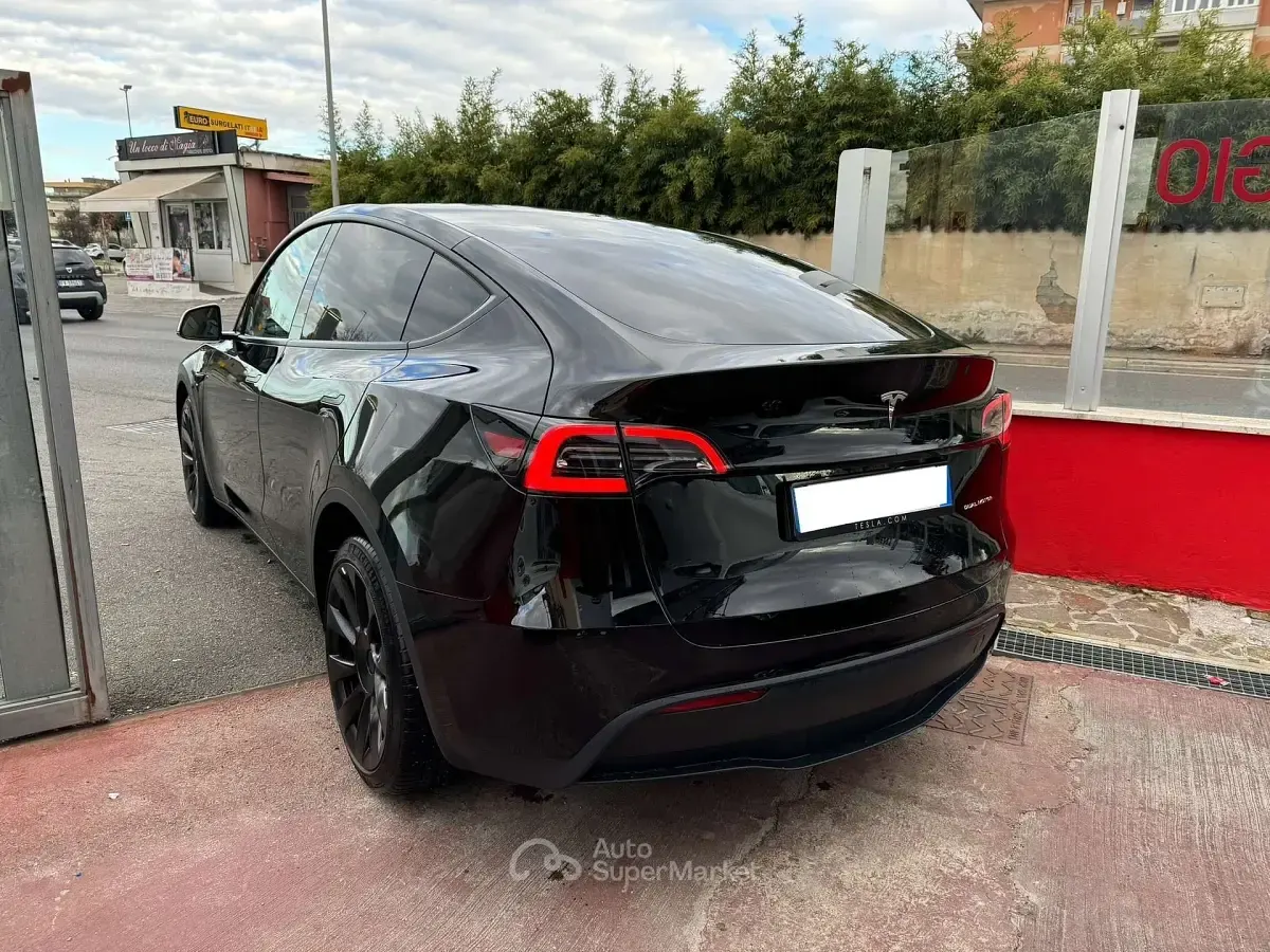 Usata Tesla Model Y Long Range AWD 152 kW (208 CV) 2023 Nero SUV