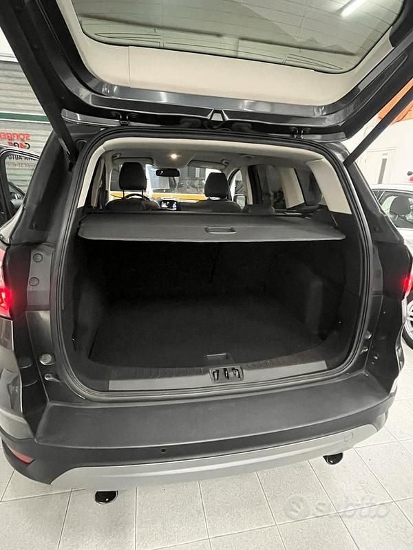 Usata Ford Kuga Titanium 120 CV (88 kW) 2017 Grigio SUV