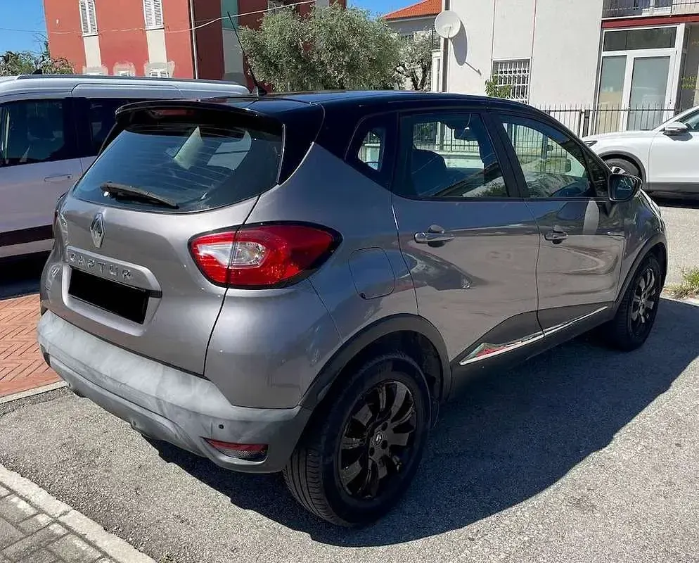 Usata Renault Captur Zen 110 CV (80 kW) 2017 Grigio SUV