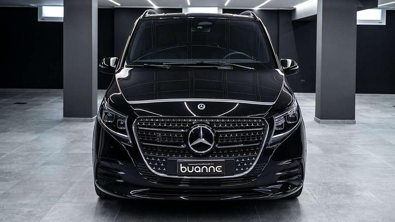 Nuova Mercedes V300 AMG line 237 CV (174 kW) 2025 Nero ossidania perlato Monovolume