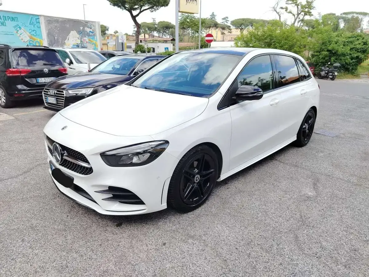 Käytetty Mercedes B200 150 HP (110 kW) 2021 Valkoinen Tila-auto