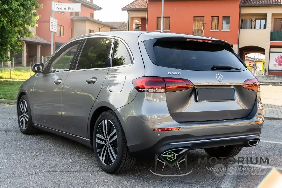Usata Mercedes B180 136 CV (100 kW) 2022 Grigio Utilitaria