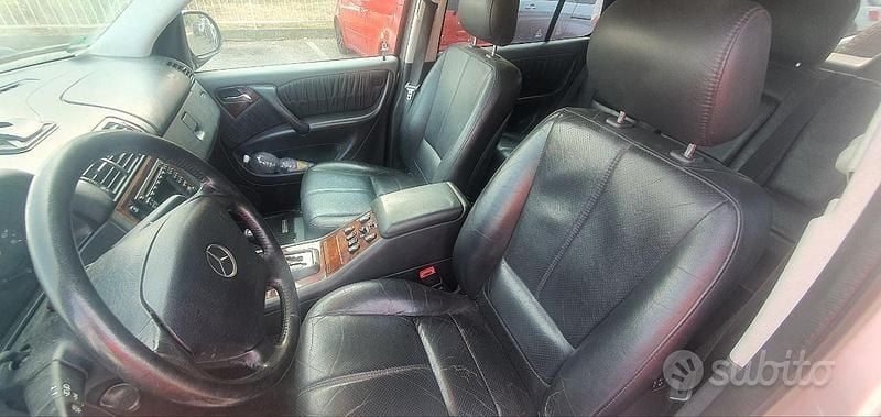 Usata Mercedes ML320 218 CV (160 kW) 2001 Grigio SUV
