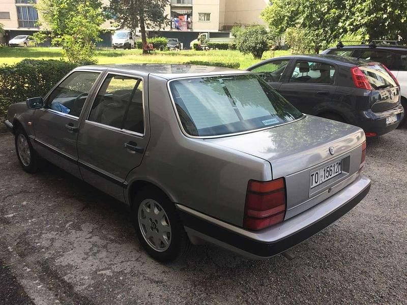 Usata Lancia Thema 117 CV (86 kW) 1989 Argento Berlina