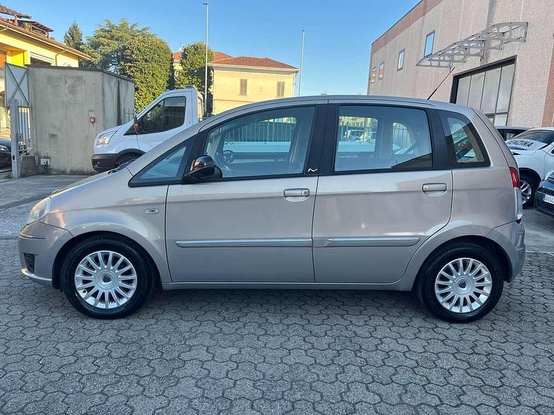 Usata Lancia Musa 95 CV (69 kW) 2012 Beige Monovolume