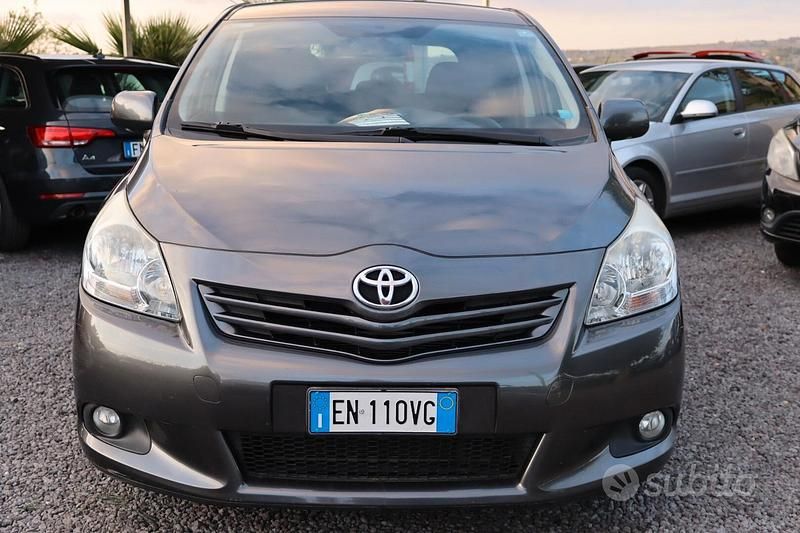 Usata Toyota Verso Sol 126 CV (92 kW) 2012 Grigio Monovolume