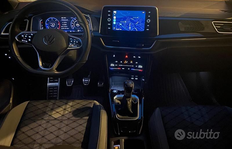 Usata VW T-Roc R-line 116 CV (85 kW) 2023 Beige SUV