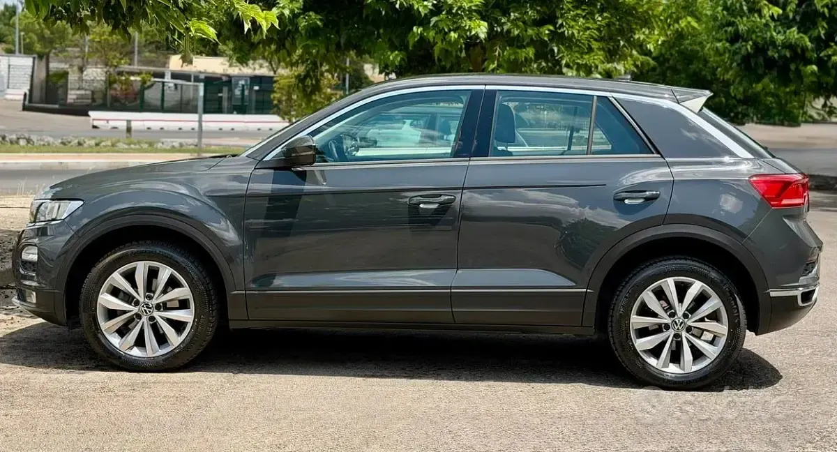 Usata VW T-Roc Style 115 CV (84 kW) 2021 Grigio SUV