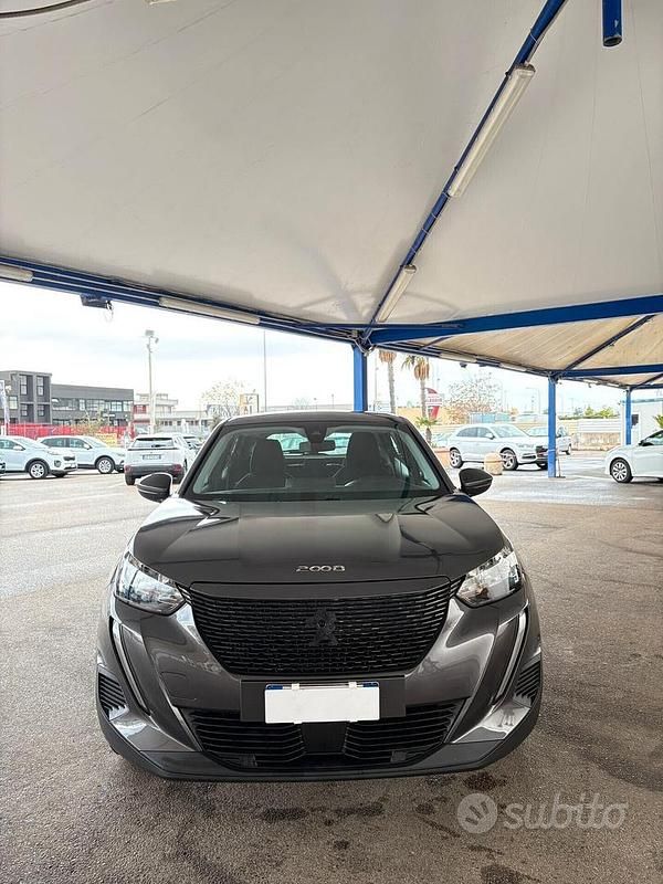 Usata Peugeot 2008 Active 110 CV (80 kW) 2021 Grigio SUV