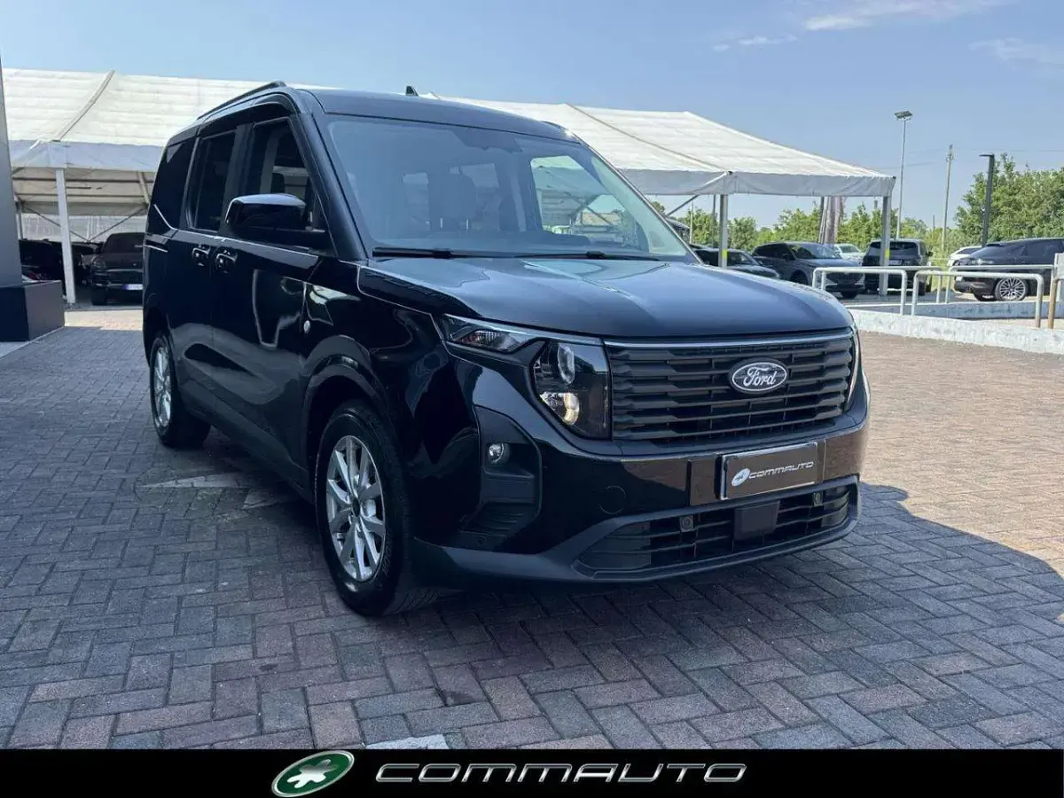 Usata Ford Tourneo Courier Titanium 125 CV (91 kW) 2025 Nero Monovolume