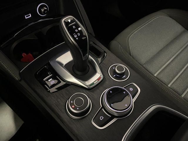 Usata Alfa Romeo Stelvio Business 190 CV (139 kW) 2021 Bianco / pastello SUV
