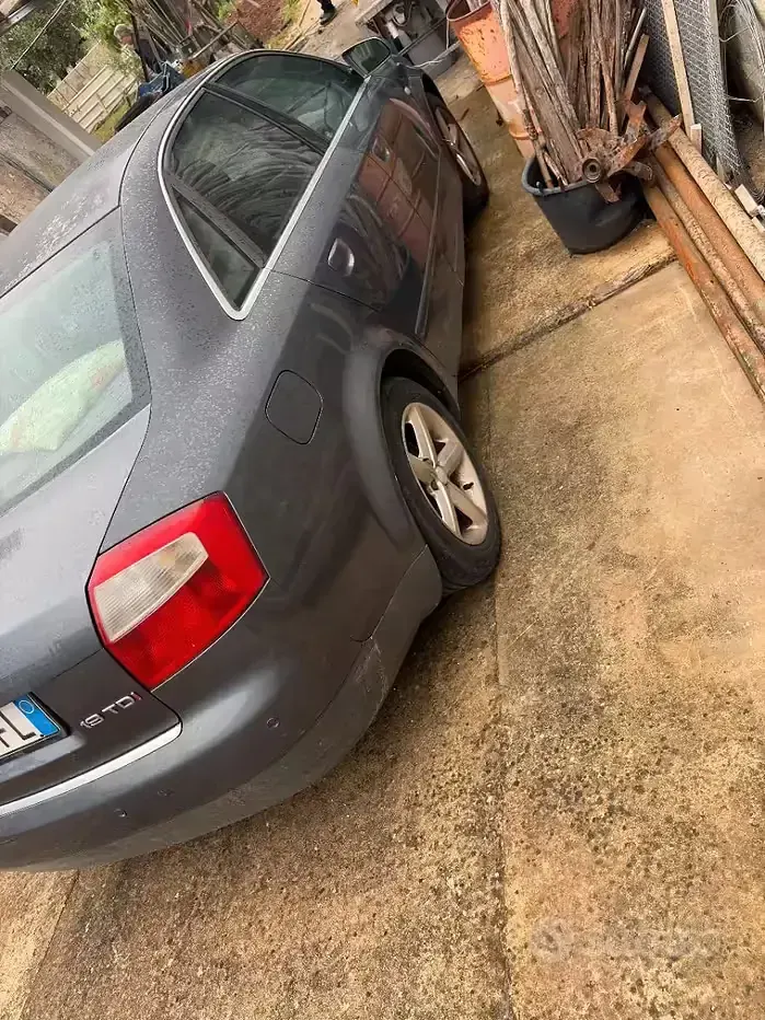 Usata Audi A4 130 CV (95 kW) 2004 Grigio Berlina