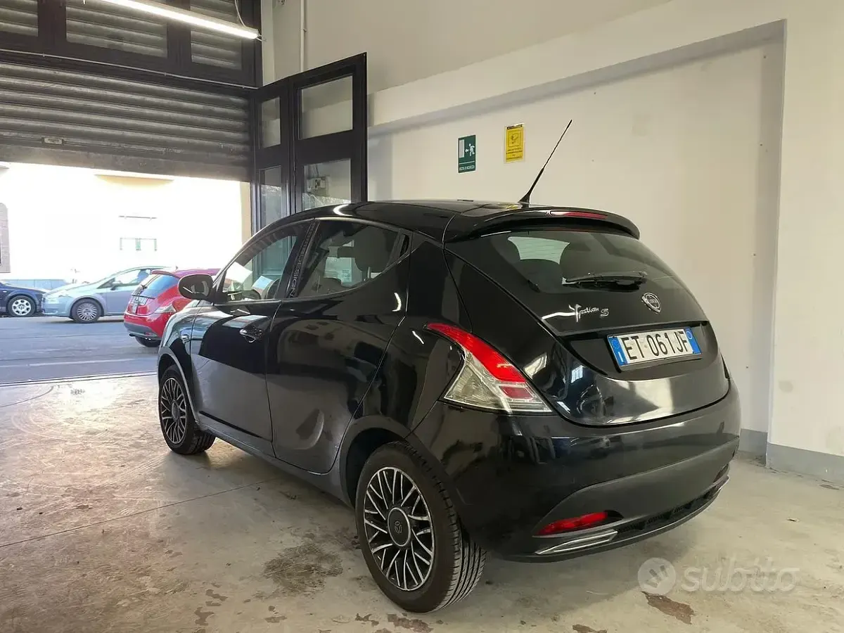 Usata Lancia Ypsilon Platinum 69 CV (50 kW) 2013 Utilitaria