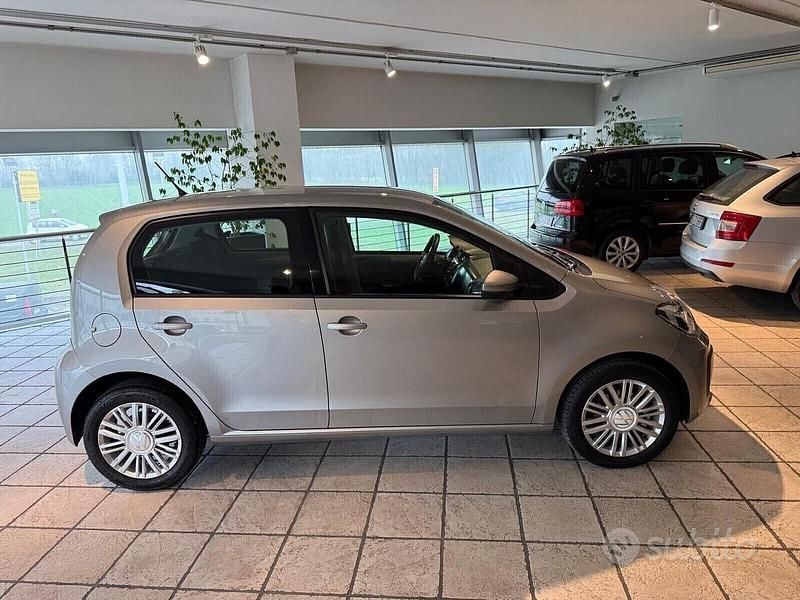 Usata VW up! 65 CV (47 kW) 2022 Beige Utilitaria
