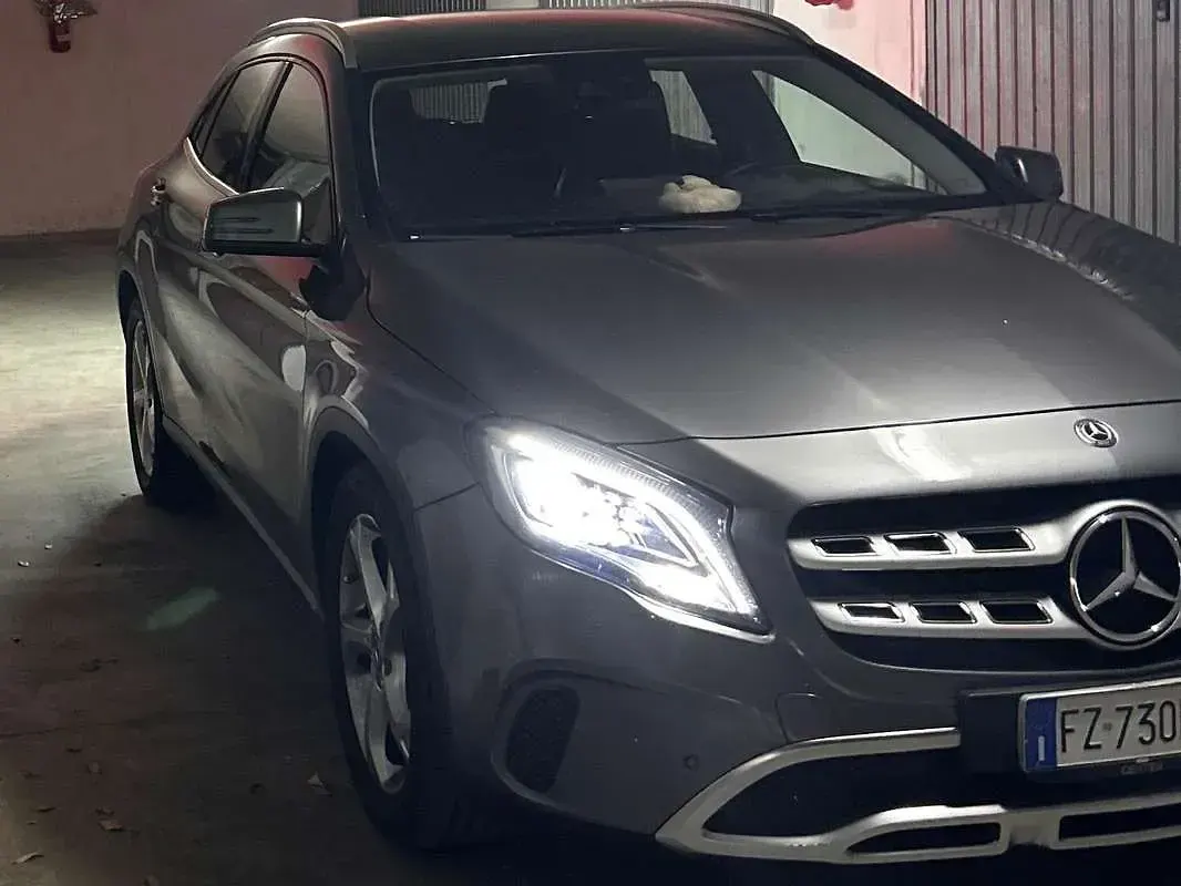Usata Mercedes GLA200 Business 136 CV (100 kW) 2019 SUV