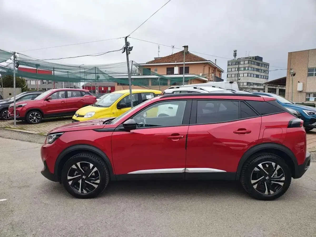 Usata Peugeot 2008 Allure 131 CV (96 kW) 2023 Rosso SUV