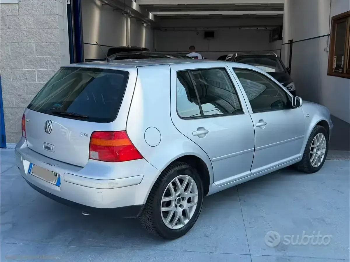 Usata VW Golf IV 101 CV (74 kW) 2003 Grigio Berlina